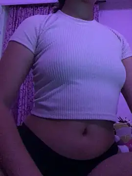 Snapshot of eemilyy22 chatting on February 24, 3:26 am eemilyy22 online show from February 24, 3:26 am