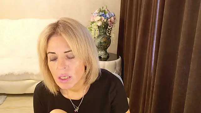 NellyBloom online show from July 17, 1:18 pm