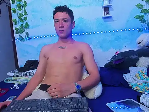 Snapshot of Thanos-22cm chatting on July 5, 11:23 pm Thanos-22cm online show from July 5, 11:23 pm