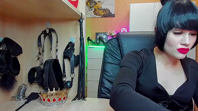 KristiTopxx online show from November 7, 7:25 pm