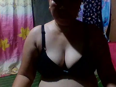 Snapshot of sweet_lhyn chatting on June 20, 10:29 am sweet lhyn online show from June 20, 10:29 am