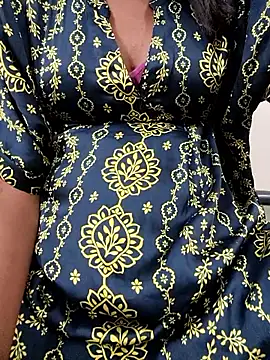 Snapshot of Lovely_sanah chatting on March 4, 12:33 pm Lovely sanah online show from March 4, 12:33 pm