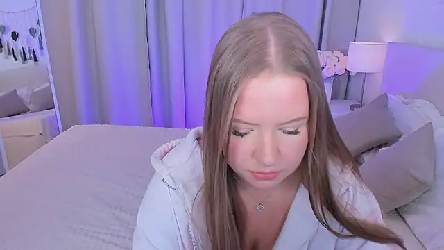 Arya Thomas online show from March 9, 9:30 pm