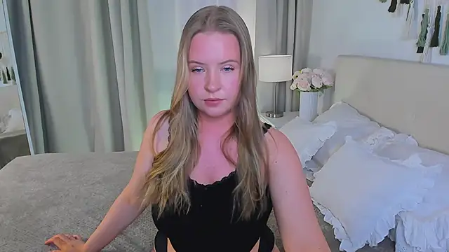 Arya Thomas online show from April 6, 9:49 pm