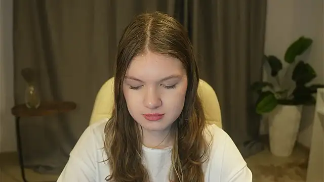 Snapshot of BrennaReul chatting on March 2, 1:40 pm BrennaReul online show from March 2, 1:40 pm