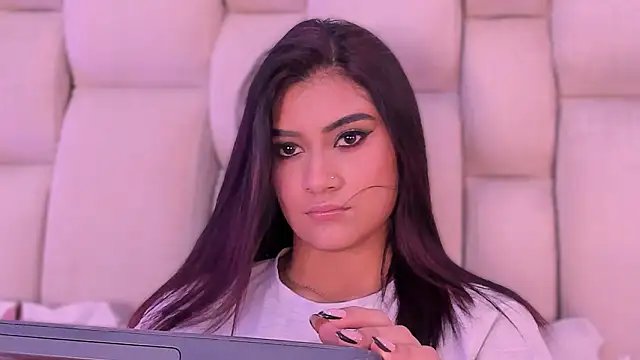 KatherineRuiz  online show from March 15, 12:33 pm