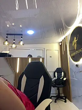 samira-grey online show from March 4, 1:28 pm