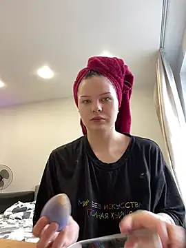 Snapshot of CindyMil chatting on June 28, 3:45 am CindyMil online show from June 28, 3:45 am