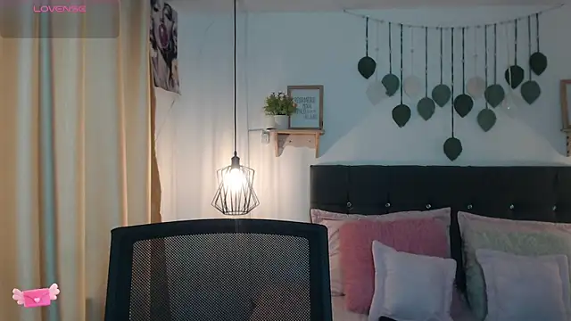 Emma hassani online show from March 28, 2:27 pm