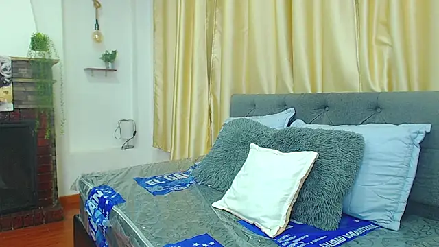 Snapshot of Emma_hassani chatting on April 18, 7:58 pm Emma hassani online show from April 18, 7:58 pm