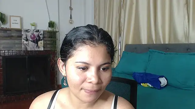 Snapshot of Emma_hassani chatting on May 19, 6:58 pm Emma hassani online show from May 19, 6:58 pm