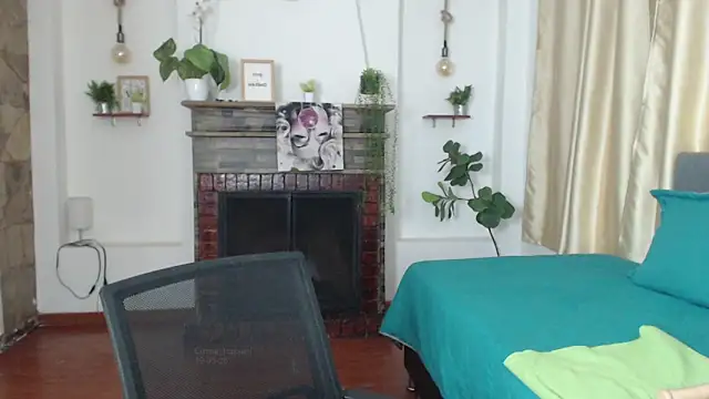 Snapshot of Emma_hassani chatting on May 21, 7:21 pm Emma hassani online show from May 21, 7:21 pm