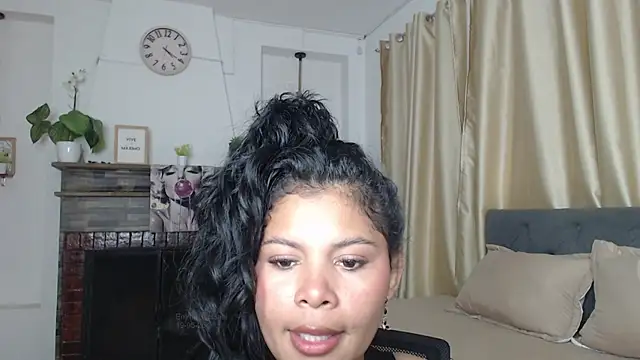 Snapshot of Emma_hassani chatting on May 23, 5:50 pm Emma hassani online show from May 23, 5:50 pm
