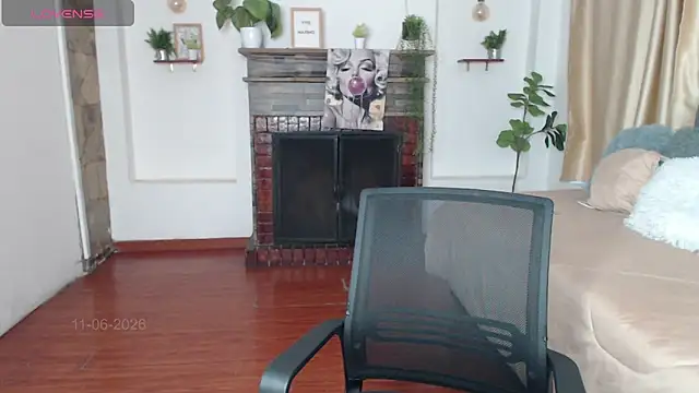 Snapshot of Emma_hassani chatting on June 11, 1:20 pm Emma hassani online show from June 11, 1:20 pm