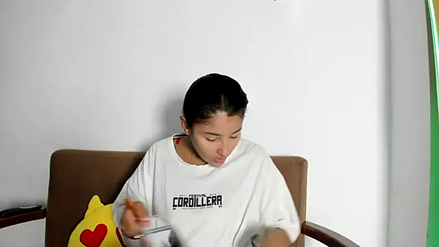 Snapshot of TatyGomez_ chatting on June 29, 4:19 am TatyGomez online show from June 29, 4:19 am