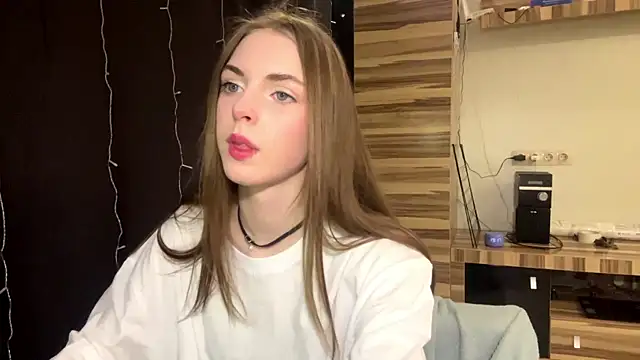 Snapshot of PollyDream chatting on February 25, 4:16 pm PollyDream online show from February 25, 4:16 pm