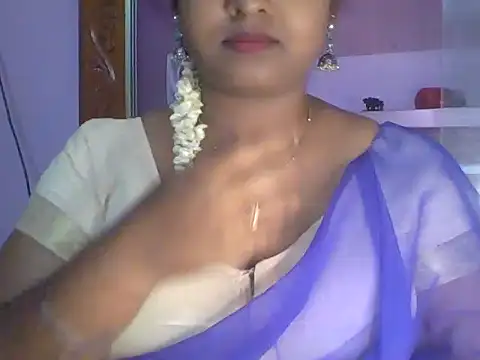 Snapshot of Tamil_Kuttyma chatting on June 3, 12:52 pm Tamil Kuttyma online show from June 3, 12:52 pm