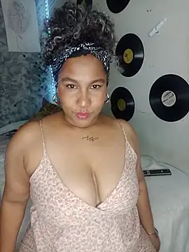 medusafox  online show from June 19, 5:01 am