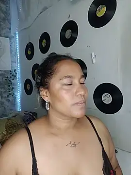 medusafox  online show from July 11, 5:32 am