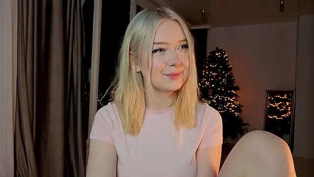 Snapshot of ChristinBland chatting on February 27, 7:47 pm ChristinBland online show from February 27, 7:47 pm