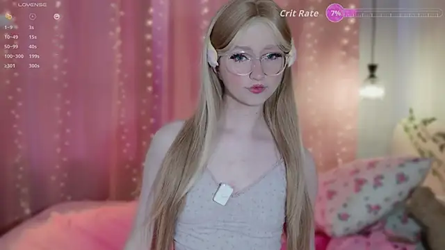 Snapshot of effy_dollie chatting on April 14, 3:18 pm effy dollie online show from April 14, 3:18 pm