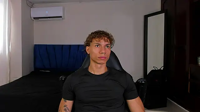 Snapshot of adam_smiith1 chatting on February 27, 1:11 pm adam smiith1 online show from February 27, 1:11 pm