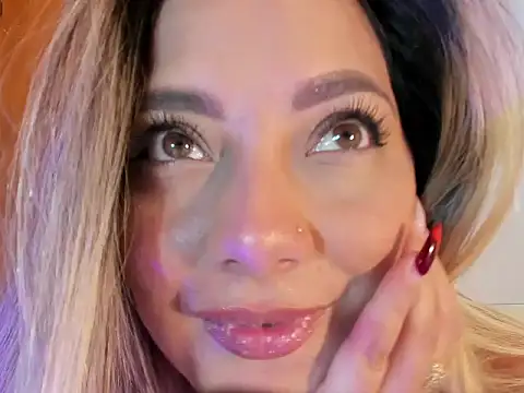 Snapshot of FoxxySweet chatting on April 14, 2:23 pm FoxxySweet online show from April 14, 2:23 pm