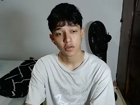 cute jisus online show from March 30, 7:04 pm