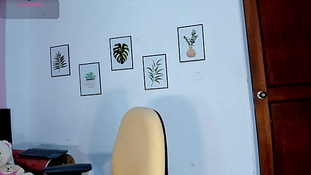 KimTaylorW online show from April 7, 12:44 am