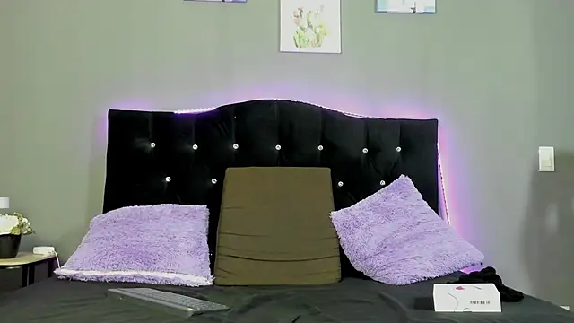 Eros Lux online show from April 8, 12:27 pm