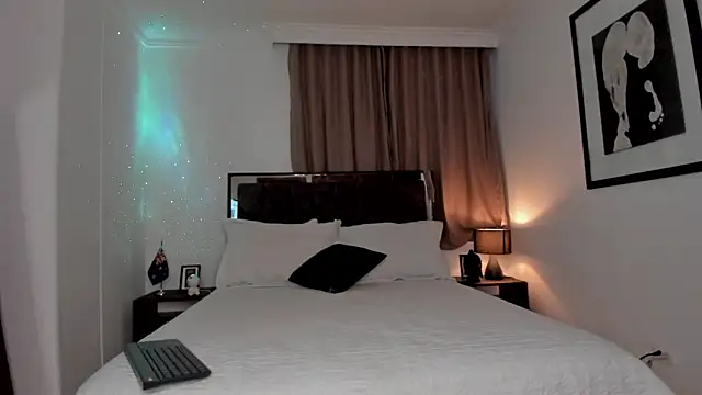 Snapshot of Selhenah chatting on March 1, 11:12 am Selhenah online show from March 1, 11:12 am