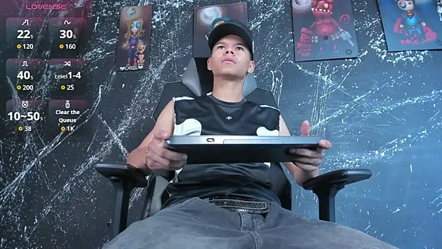 Snapshot of DylanRoyce_ chatting on February 27, 1:00 pm DylanRoyce online show from February 27, 1:00 pm