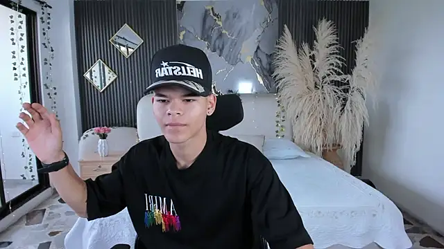 DylanRoyce  online show from March 10, 12:21 pm