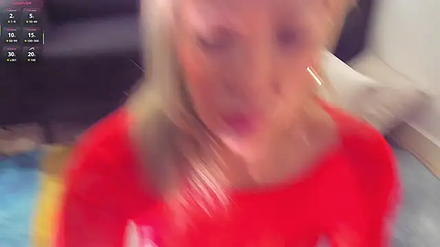 Snapshot of SophiMarin chatting on June 9, 11:22 am SophiMarin online show from June 9, 11:22 am