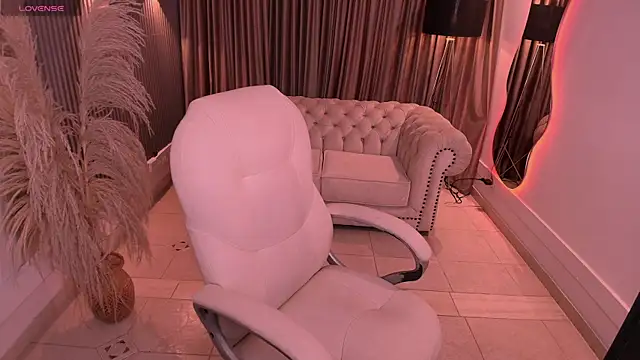 ANGIE-SMITH online show from April 13, 11:16 am