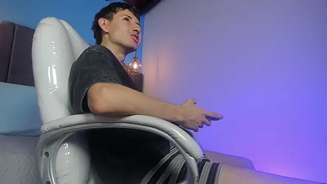 Snapshot of Dani_swagger chatting on February 26, 8:30 pm Dani swagger online show from February 26, 8:30 pm