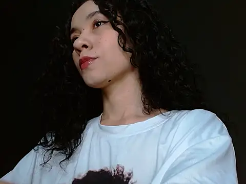 Snapshot of helena_hadler chatting on April 22, 12:46 am helena hadler online show from April 22, 12:46 am