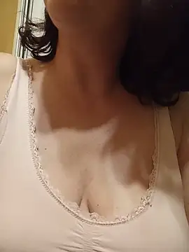 Snapshot of Sweet_Aurorari chatting on June 3, 9:20 pm Sweet Aurorari online show from June 3, 9:20 pm