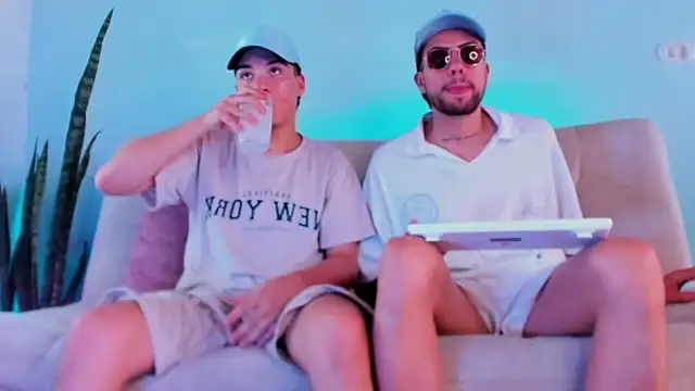 alex and christhoper online show from May 20, 7:09 pm