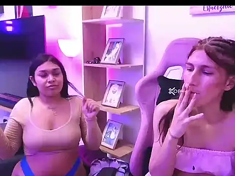 The Wicked Queens02 online show from March 4, 6:30 am