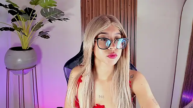 Lady  scarlett online show from April 8, 11:54 am