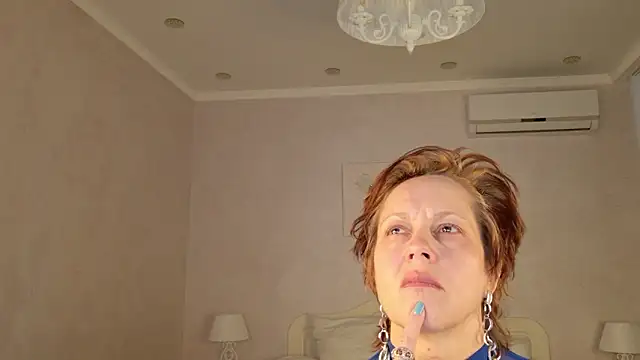 LioraWeiss online show from March 29, 8:03 am