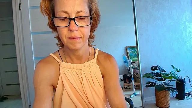 LioraWeiss online show from July 11, 9:01 am
