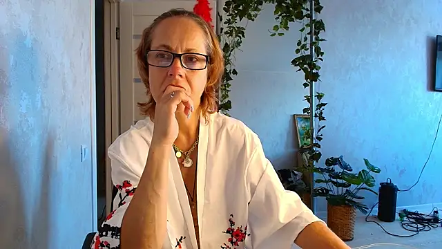 LioraWeiss online show from July 21, 8:16 am