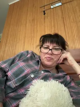 Snapshot of expensive_lady chatting on April 8, 2:50 pm expensive lady online show from April 8, 2:50 pm