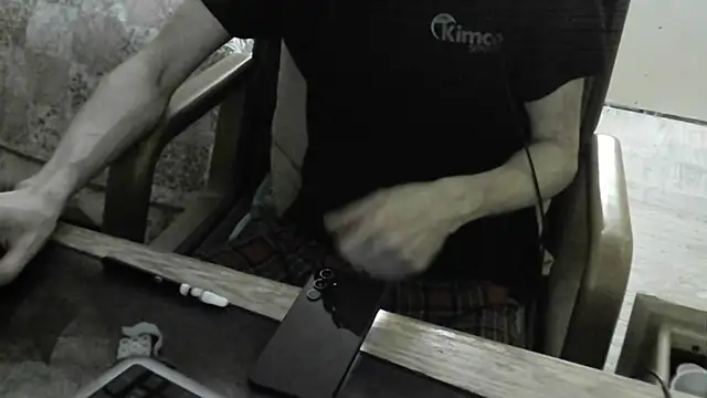 Snapshot of FiSTALiTY chatting on April 4, 9:18 am FiSTALiTY online show from April 4, 9:18 am