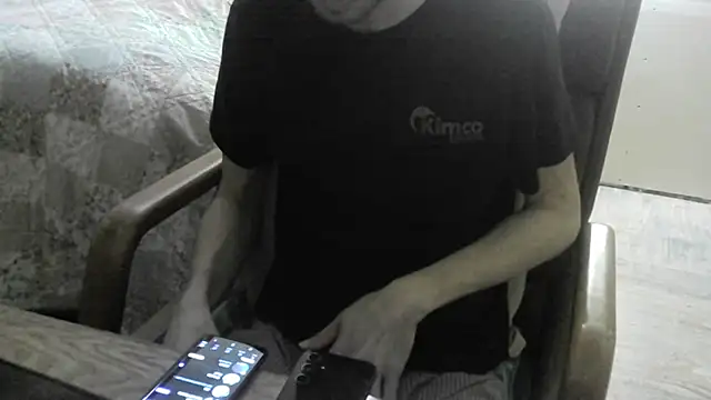 Snapshot of FiSTALiTY chatting on April 18, 10:08 am FiSTALiTY online show from April 18, 10:08 am