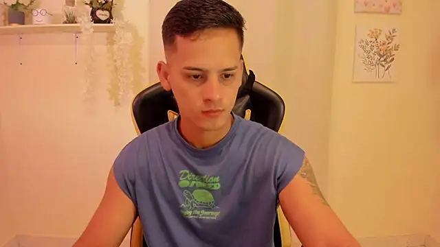 Snapshot of sexy_andres01 chatting on February 27, 12:49 pm sexy andres01 online show from February 27, 12:49 pm