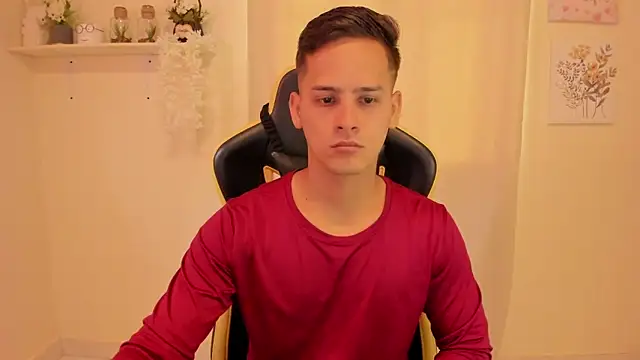 Snapshot of sexy_andres01 chatting on March 10, 1:27 pm sexy andres01 online show from March 10, 1:27 pm