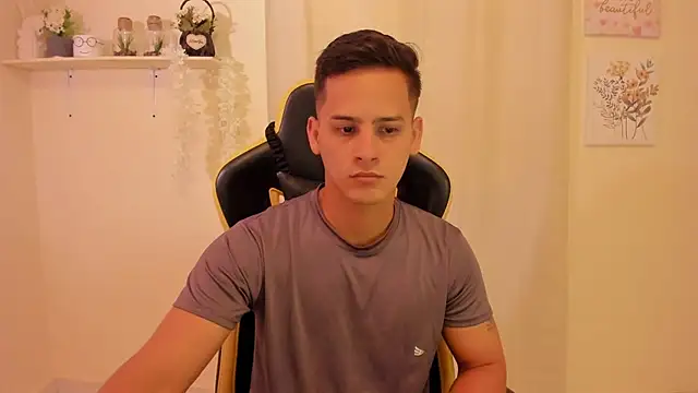 Snapshot of sexy_andres01 chatting on March 12, 1:28 pm sexy andres01 online show from March 12, 1:28 pm